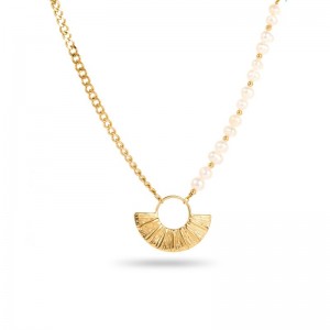 Collier en acier et perles d'eau douce